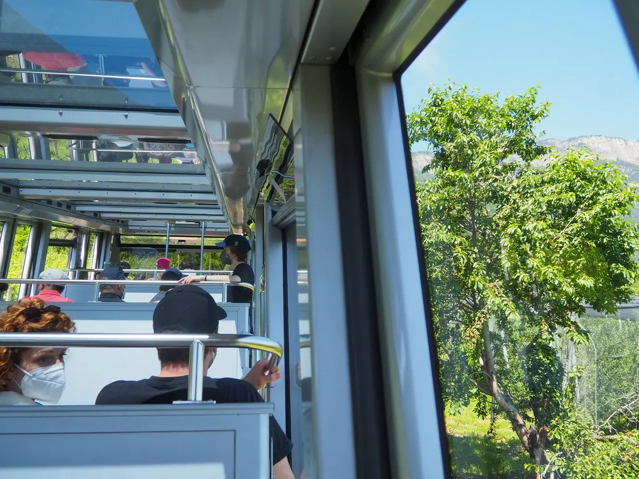 Mit der Seilbahn auf die Mendel - Tourist guides and tourist leaders in  South Tyrol
